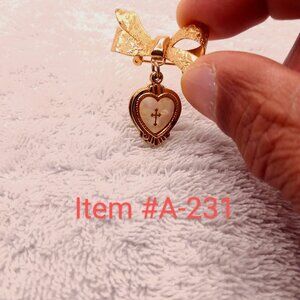 A Beautiful Heart Shape Pin , Item # A -231. wt. 9 grams.